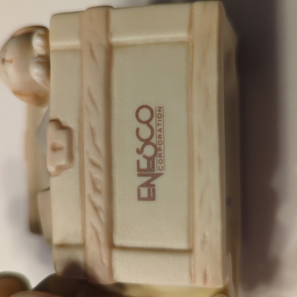 NIB Porcelain "Girl with toy chest" #527300 - Picture 3 of 8